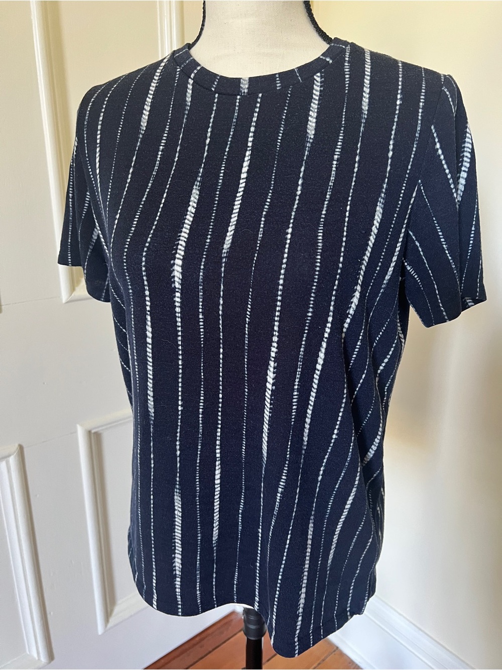 Banana Republic knit stripe tee | size M